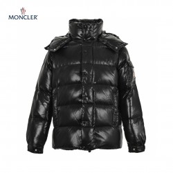 Moncler Maya 70 Logo Appliqued Quilted Shell Hooded Short Svart Dunjacka Storlek 1-5 